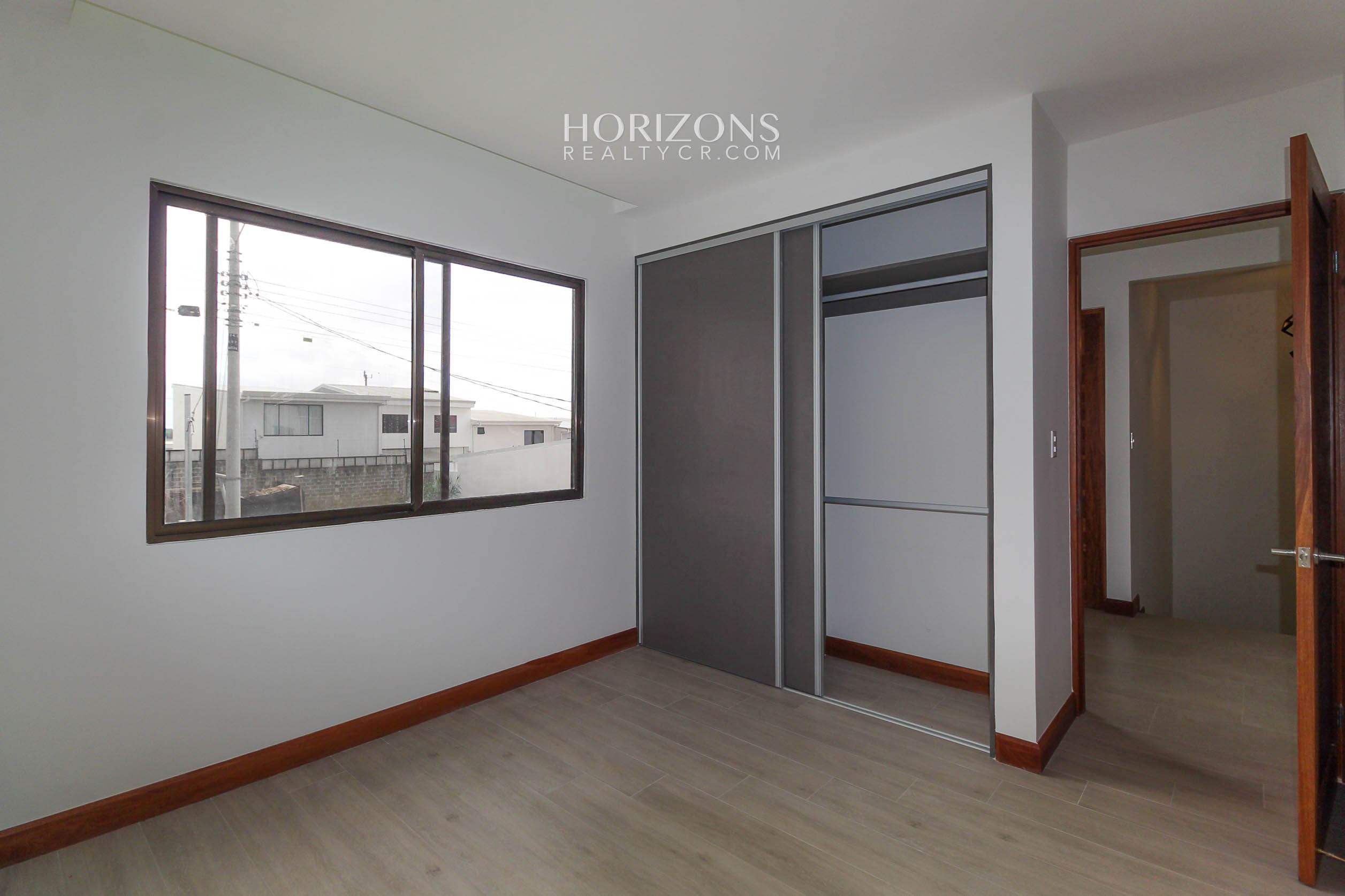 ¡Casa Nueva! de 3 Habitaciones y Oficina + Sala de TV en Condominio Distrito San Juan nja1151