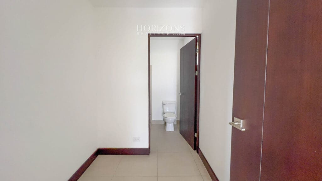 Casa 3 Habitaciones + Oficina y Cuarto de servicio En Condominio la Estefana Sabanilla Amplio Patio nja1156