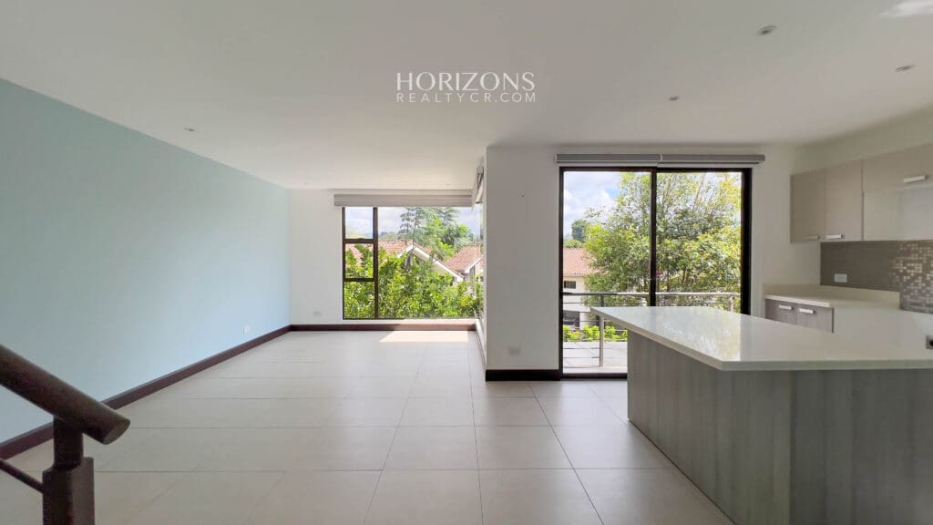 Casa 3 Habitaciones + Oficina y Cuarto de servicio En Condominio la Estefana Sabanilla Amplio Patio nja1156