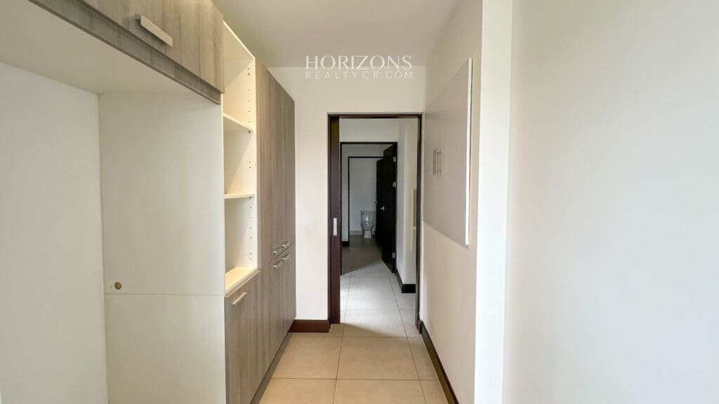 Casa 3 Habitaciones + Oficina y Cuarto de servicio En Condominio la Estefana Sabanilla Amplio Patio nja1156