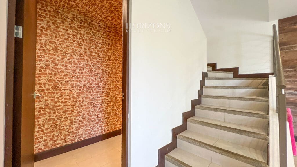 Casa 3 Habitaciones + Oficina y Cuarto de servicio En Condominio la Estefana Sabanilla Amplio Patio nja1156