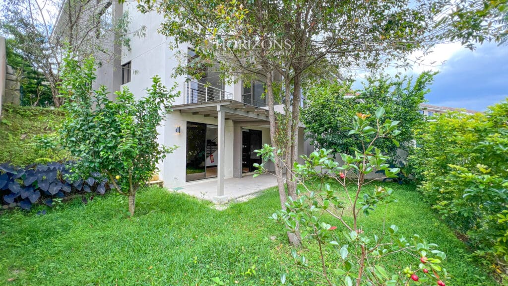 Casa 3 Habitaciones + Oficina y Cuarto de servicio En Condominio la Estefana Sabanilla Amplio Patio nja1156