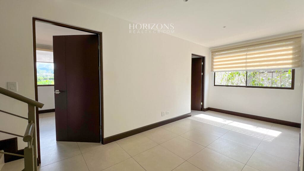 Casa 3 Habitaciones + Oficina y Cuarto de servicio En Condominio la Estefana Sabanilla Amplio Patio nja1156