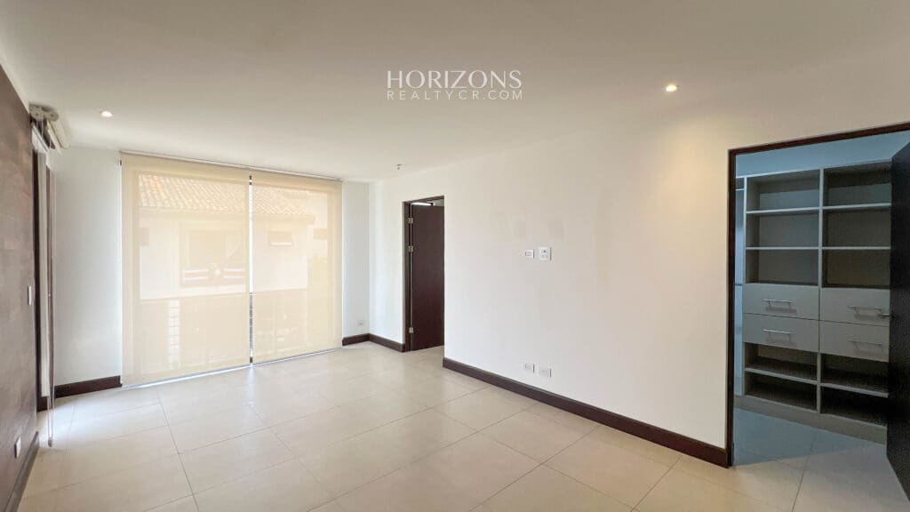 Casa 3 Habitaciones + Oficina y Cuarto de servicio En Condominio la Estefana Sabanilla Amplio Patio nja1156
