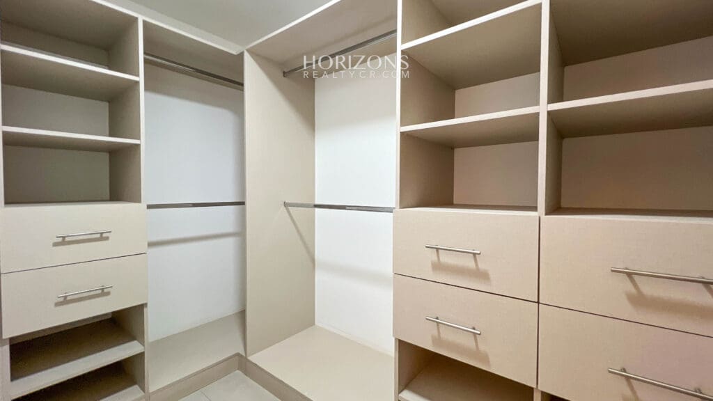Casa 3 Habitaciones + Oficina y Cuarto de servicio En Condominio la Estefana Sabanilla Amplio Patio nja1156