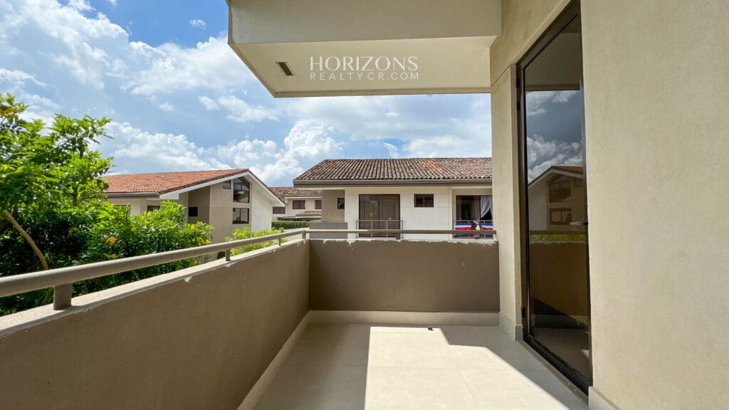 Casa 3 Habitaciones + Oficina y Cuarto de servicio En Condominio la Estefana Sabanilla Amplio Patio nja1156