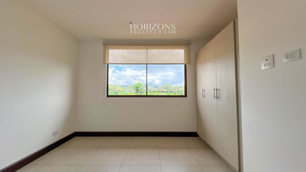 Casa 3 Habitaciones + Oficina y Cuarto de servicio En Condominio la Estefana Sabanilla Amplio Patio nja1156