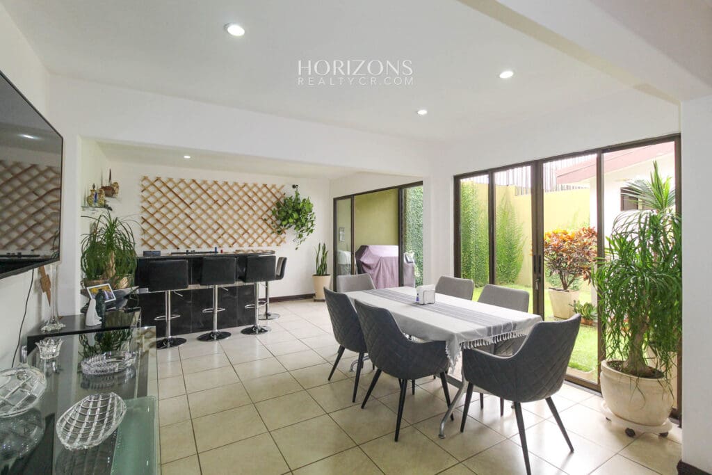 Hermosa Casa En Venta 3 Habitaciones + Cuarto De Servicio Residencial En Tres Ríos Nja1157