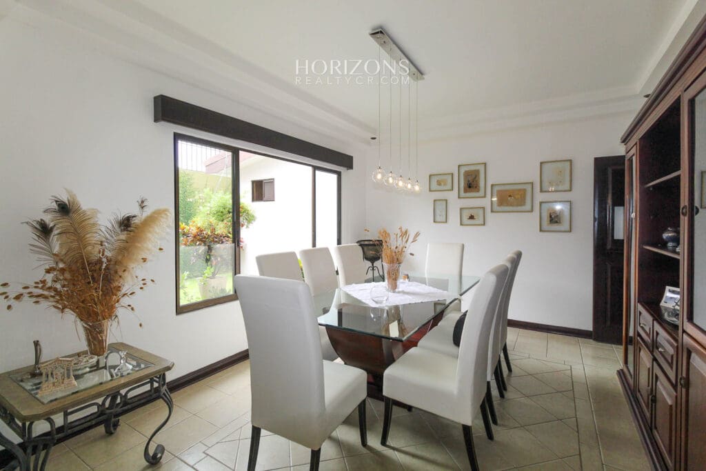 Hermosa Casa en Venta 3 Habitaciones + Cuarto de Servicio Residencial en Tres Ríos nja1157