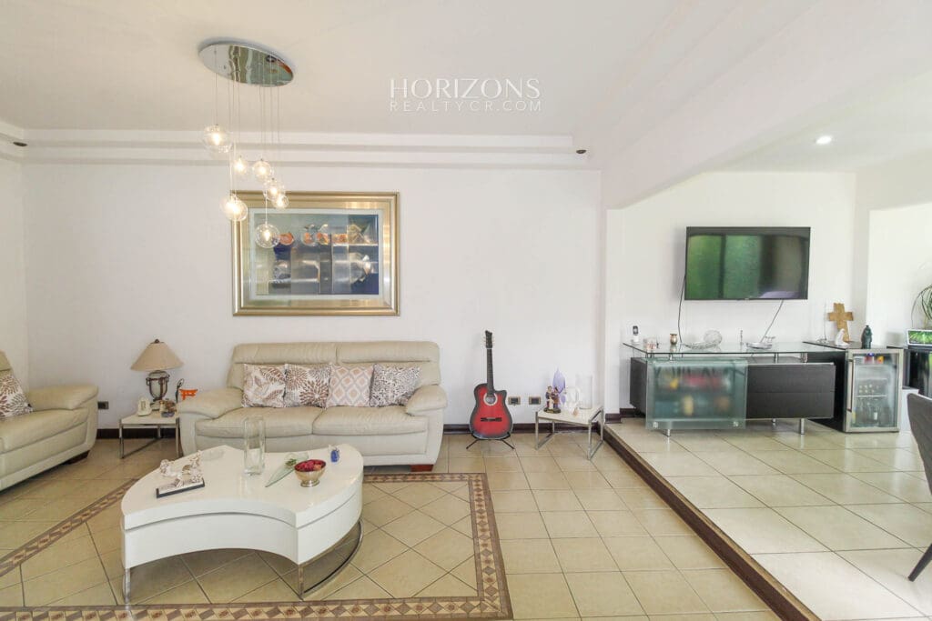 Hermosa Casa en Venta 3 Habitaciones + Cuarto de Servicio Residencial en Tres Ríos nja1157