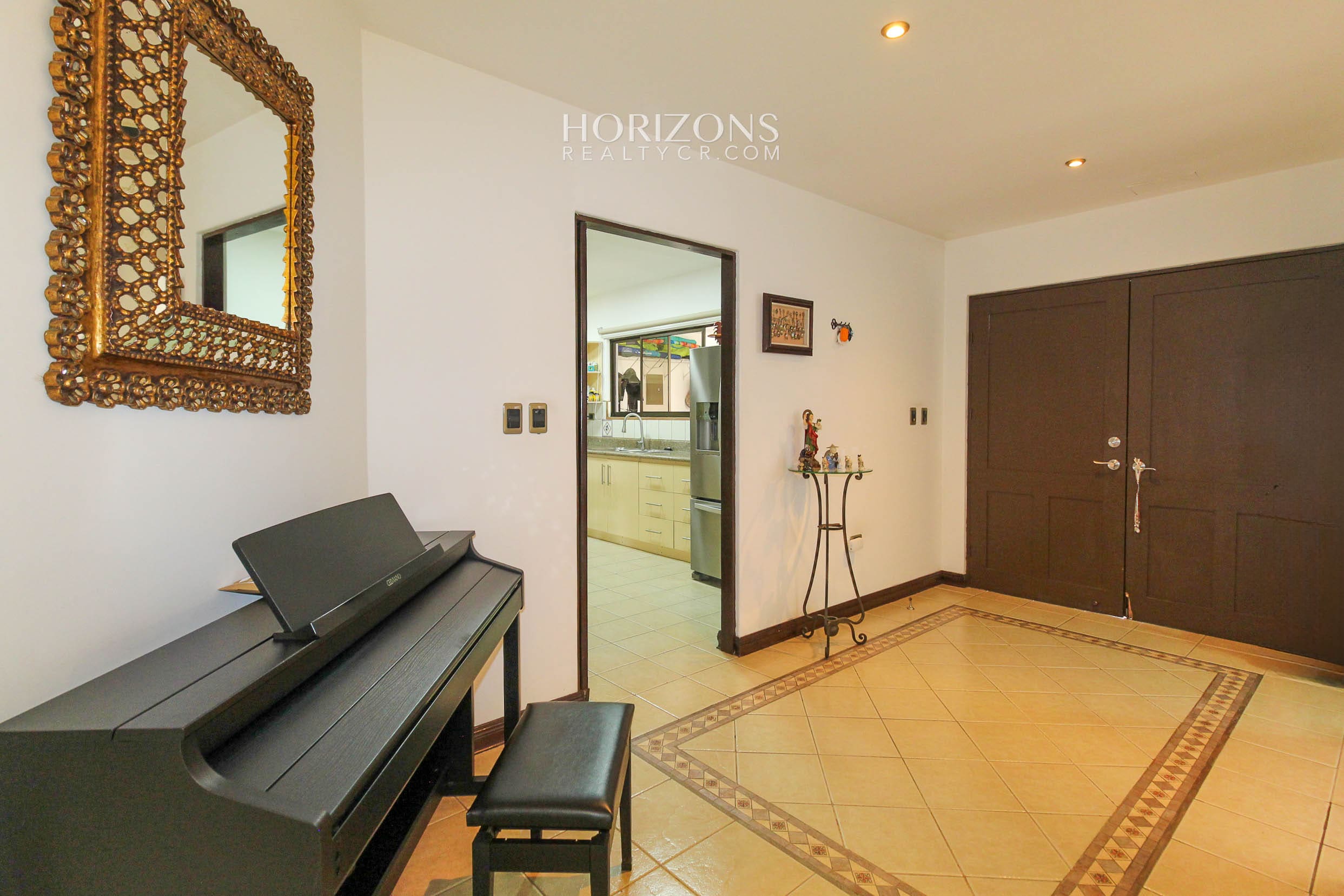Hermosa Casa en Venta 3 Habitaciones + Cuarto de Servicio Residencial en Tres Ríos nja1157