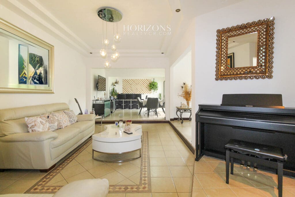 Hermosa Casa en Venta 3 Habitaciones + Cuarto de Servicio Residencial en Tres Ríos nja1157
