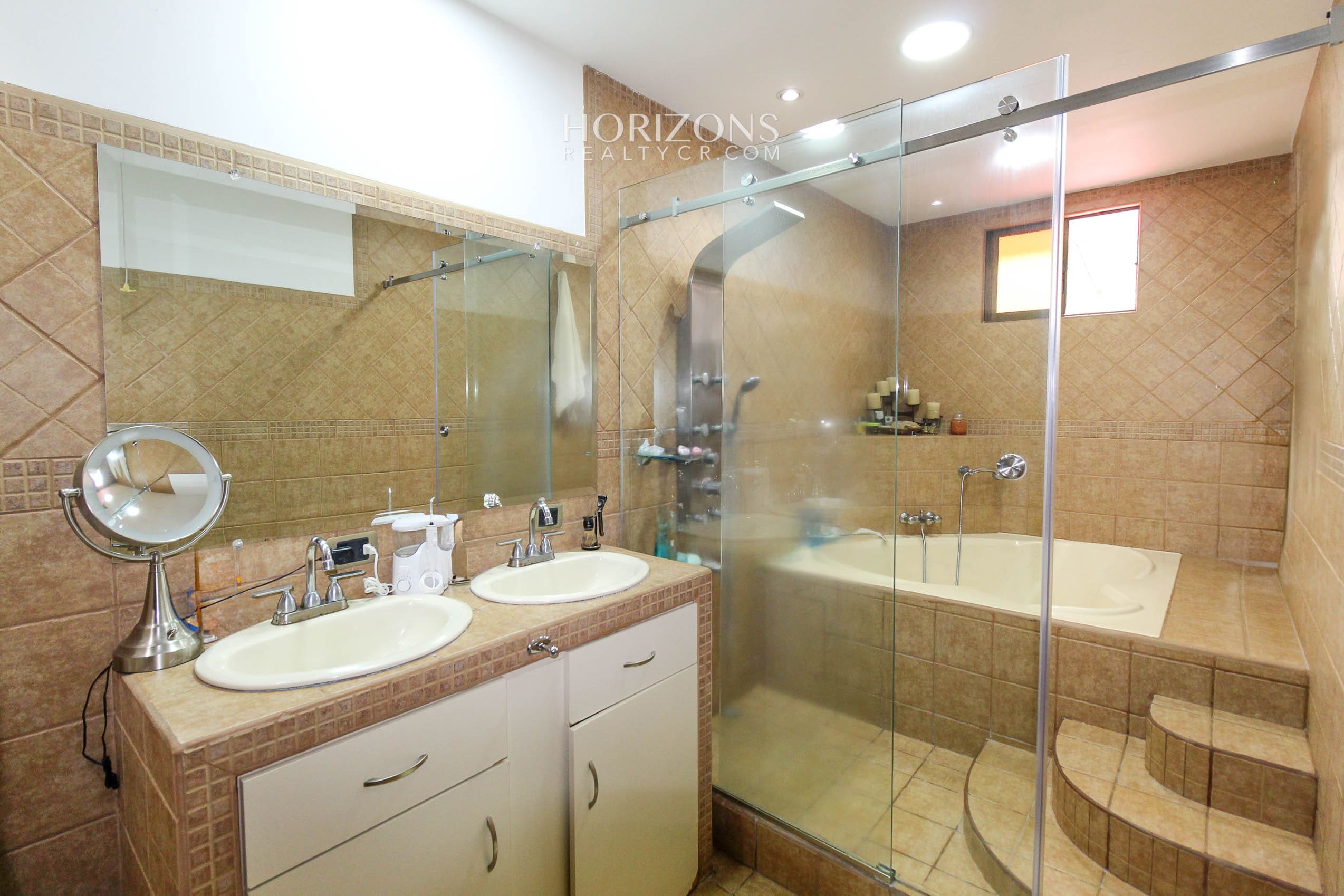 Hermosa Casa en Venta 3 Habitaciones + Cuarto de Servicio Residencial en Tres Ríos nja1157