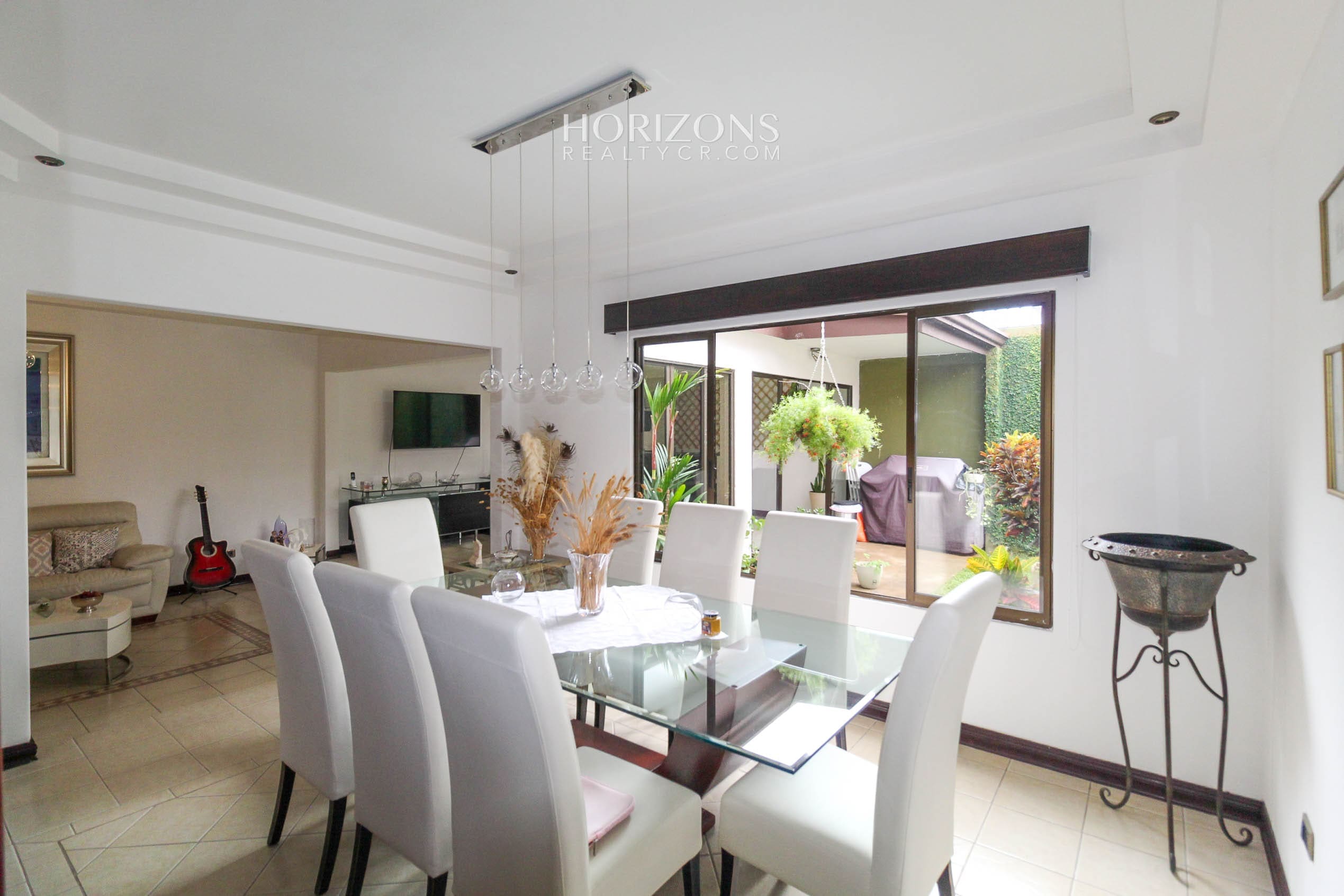 Hermosa Casa en Venta 3 Habitaciones + Cuarto de Servicio Residencial en Tres Ríos nja1157