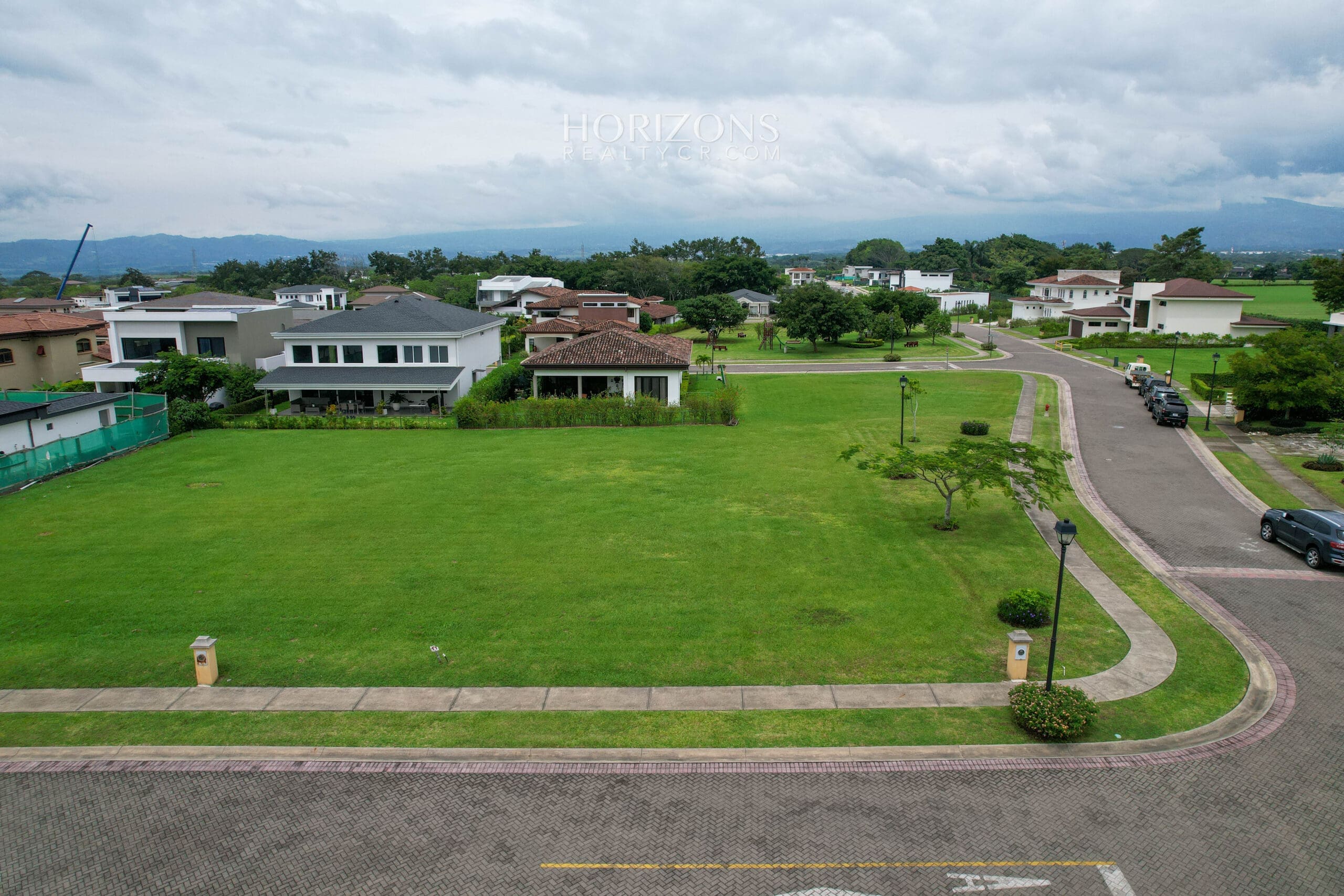 Lote 825m2 Dentro de Condominio en Hacienda los Reyes  njr69