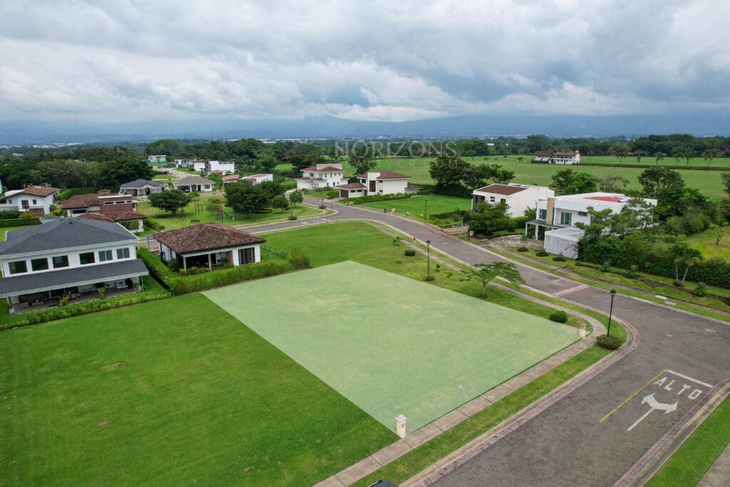 Lote 825m2 Dentro de Condominio en Hacienda los Reyes  njr69