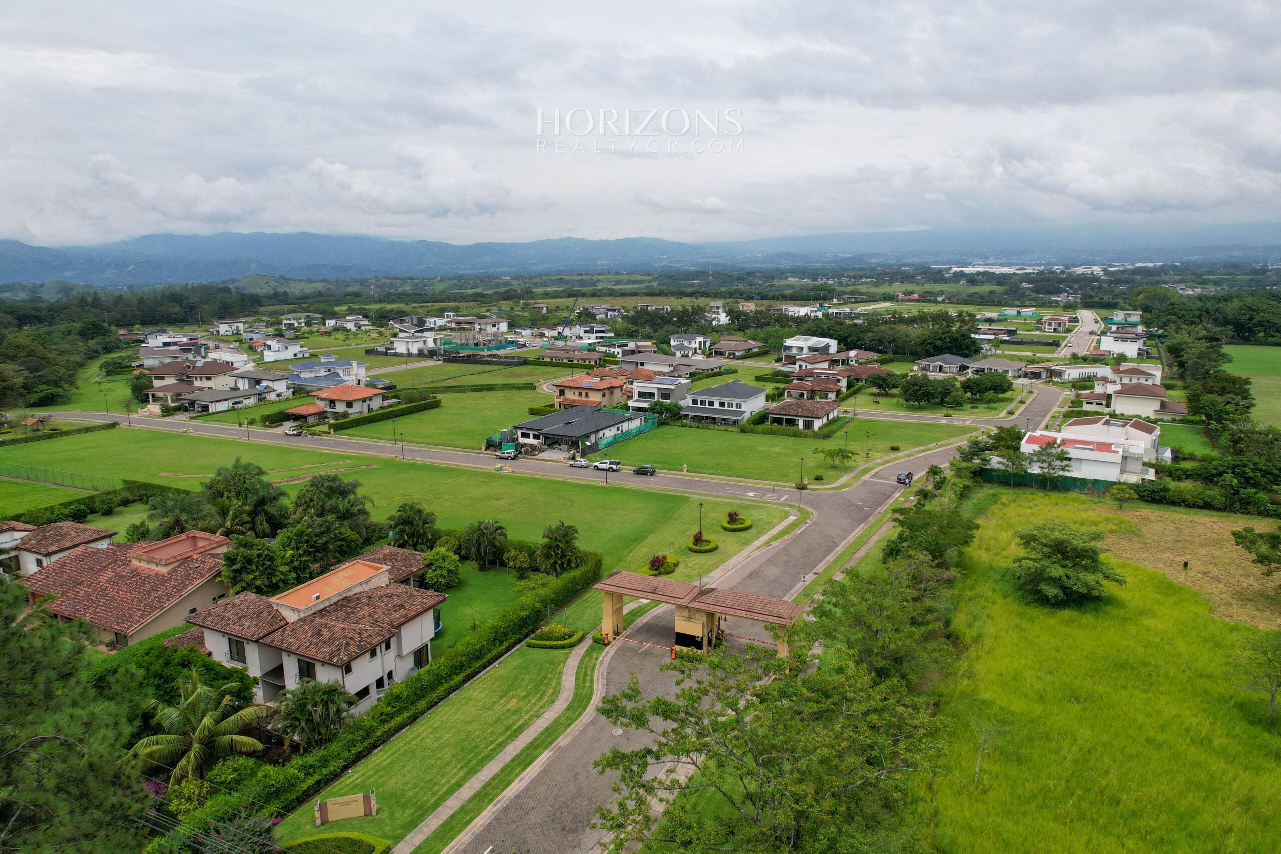 Lote 825m2 Dentro de Condominio en Hacienda los Reyes  njr69