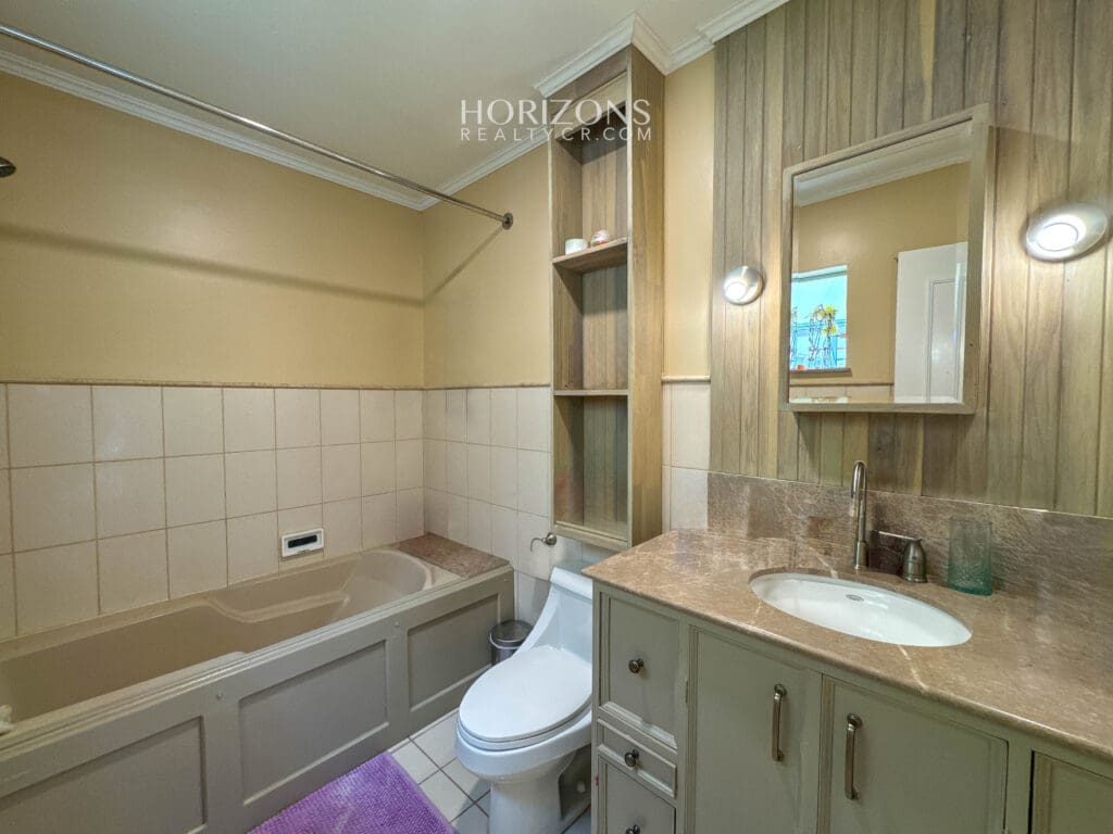 Casa En Venta los Yoses 3 Habitaciones más Oficina Hermosas Vistas a 1.8km UCR nja1166