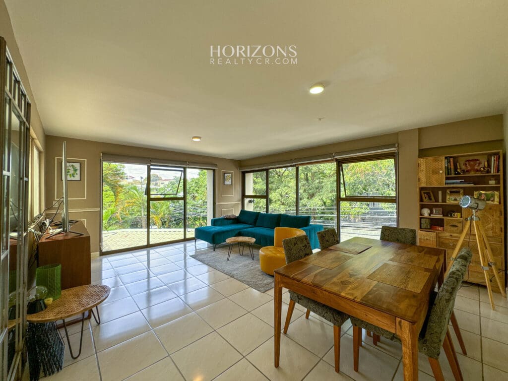 Casa En Venta Los Yoses 3 Habitaciones Más Oficina Hermosas Vistas A 1.8Km Ucr Nja1166