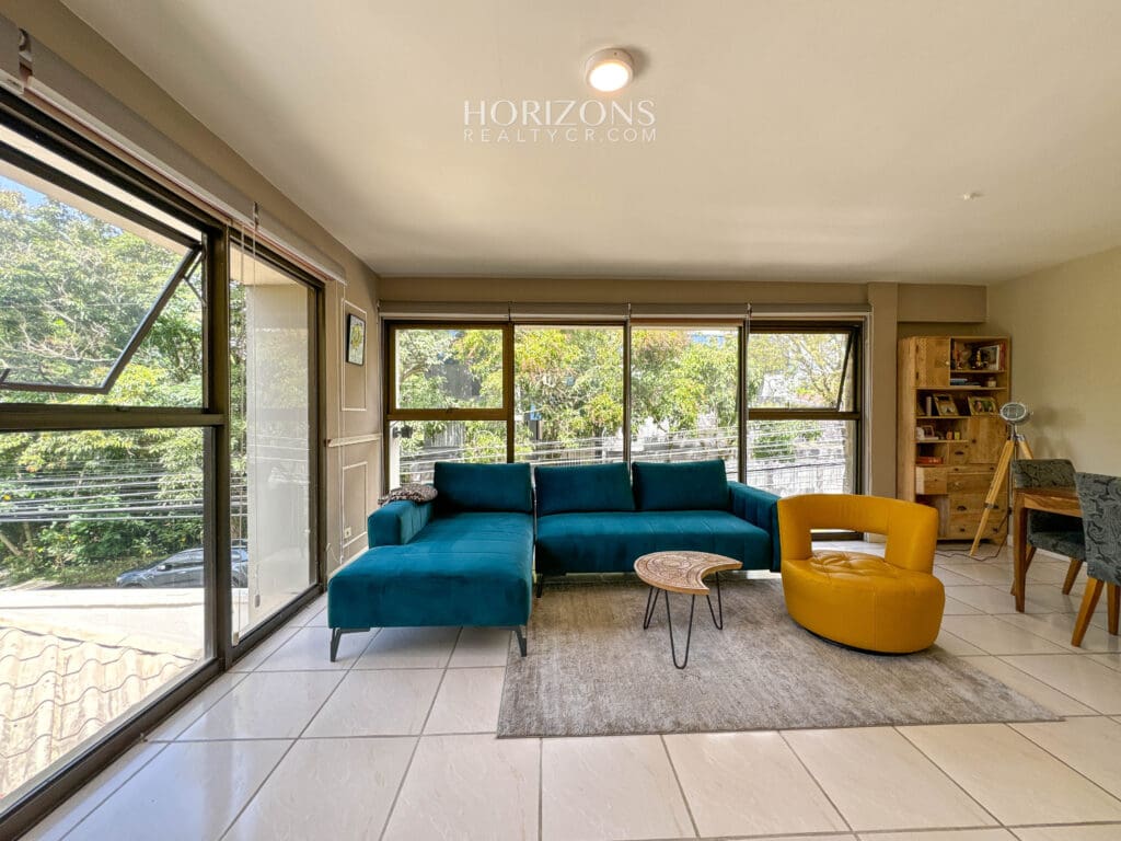 Casa En Venta los Yoses 3 Habitaciones más Oficina Hermosas Vistas a 1.8km UCR nja1166