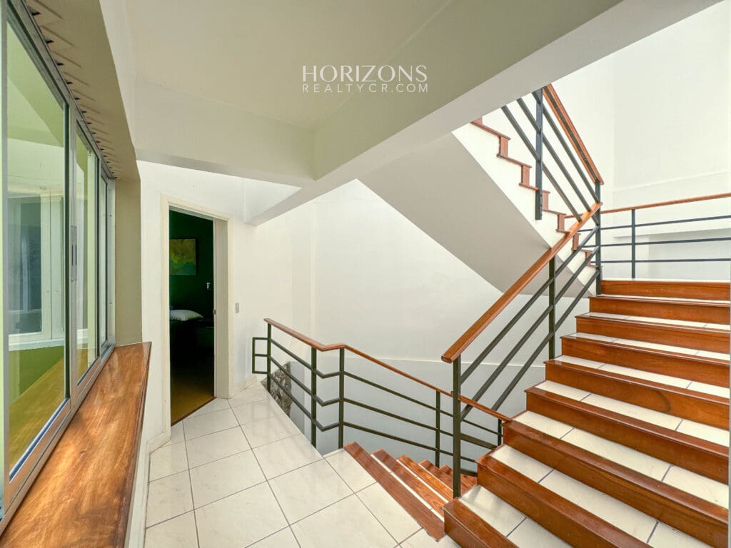 Casa En Venta los Yoses 3 Habitaciones más Oficina Hermosas Vistas a 1.8km UCR nja1166