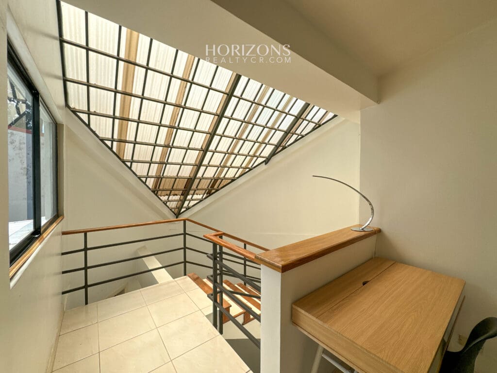 Casa En Venta los Yoses 3 Habitaciones más Oficina Hermosas Vistas a 1.8km UCR nja1166
