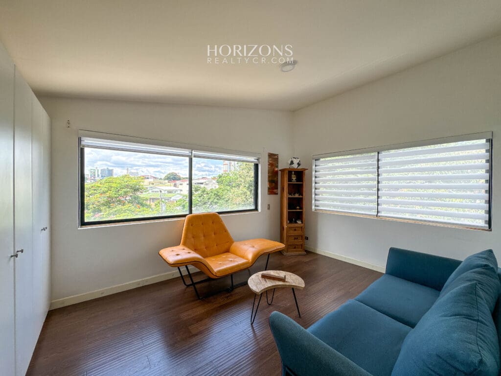 Casa En Venta los Yoses 3 Habitaciones más Oficina Hermosas Vistas a 1.8km UCR nja1166