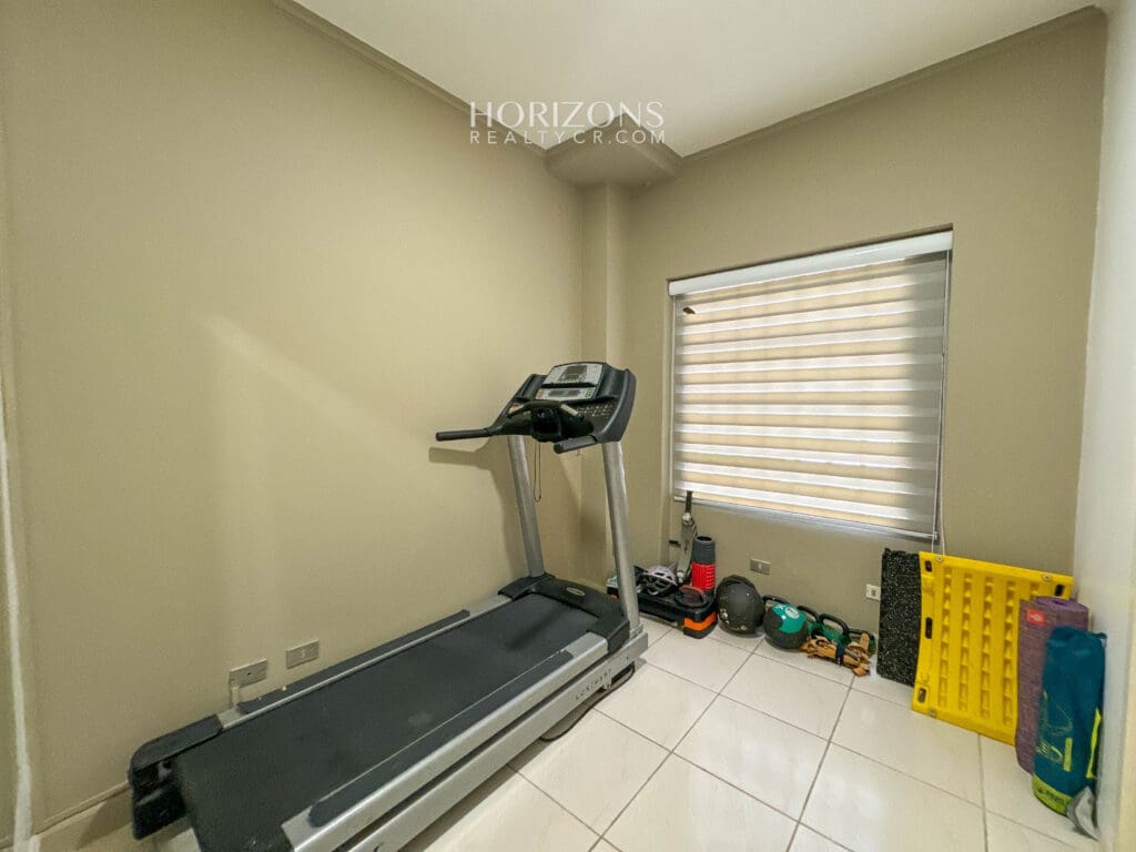 Casa En Venta los Yoses 3 Habitaciones más Oficina Hermosas Vistas a 1.8km UCR nja1166