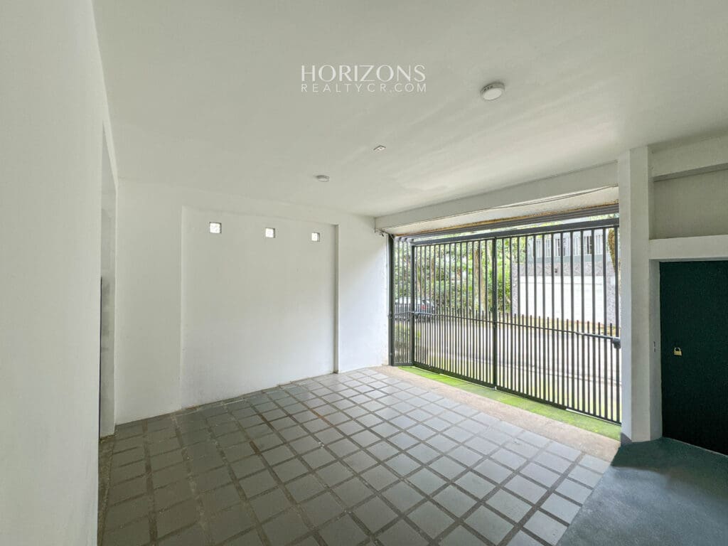 Casa En Venta los Yoses 3 Habitaciones más Oficina Hermosas Vistas a 1.8km UCR nja1166