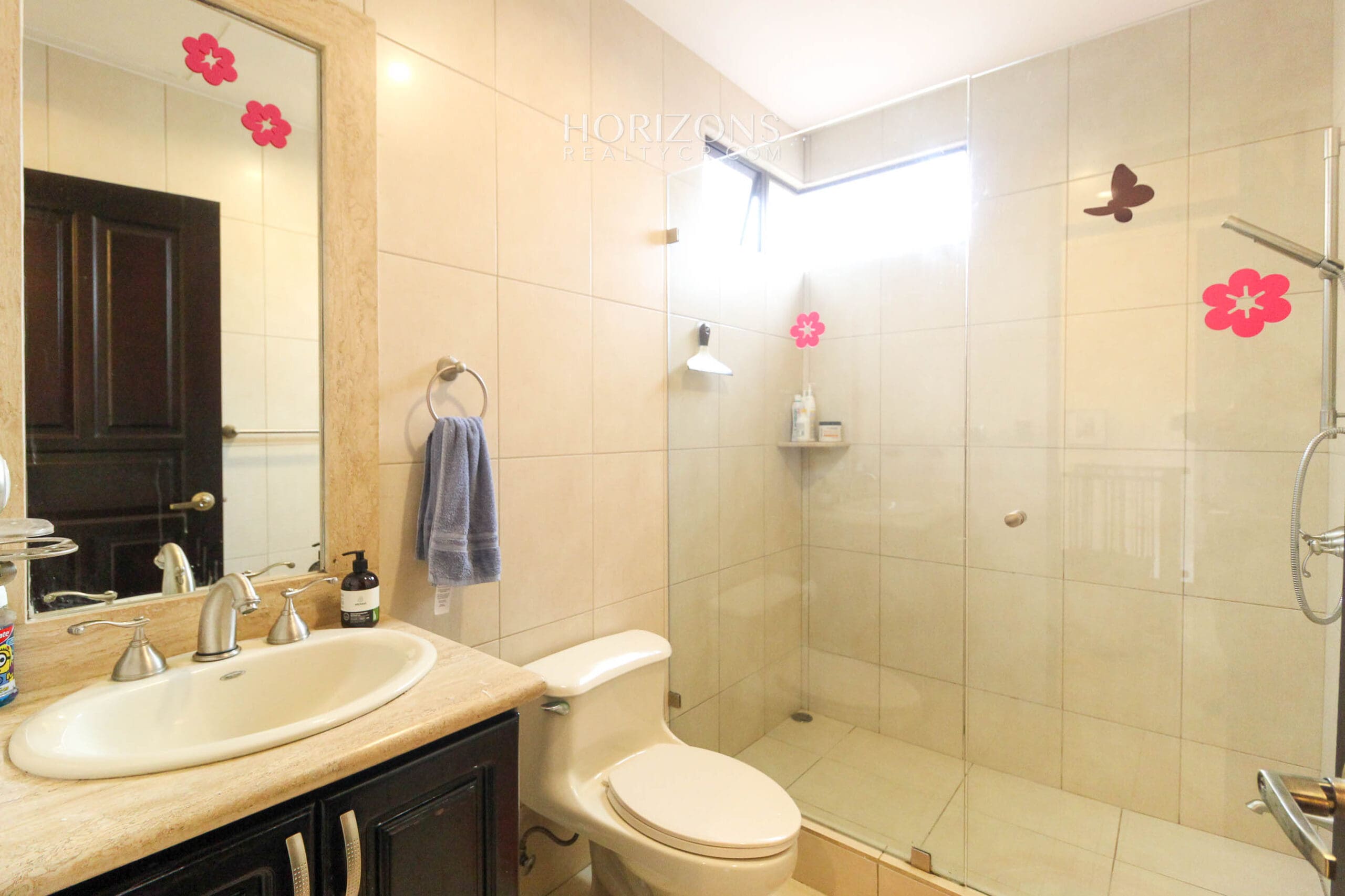 Se Vende Casa en Condominio Colonia del Roble En Guayabos Curridabat 3 Habitaciones y Patio nja1167