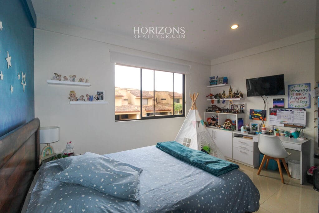 Se Vende Casa en Condominio Colonia del Roble En Guayabos Curridabat 3 Habitaciones y Patio nja1167