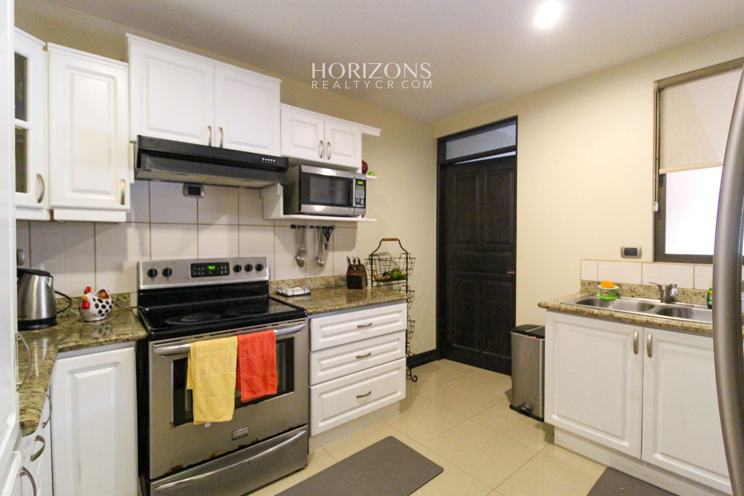 Se Vende Casa en Condominio Colonia del Roble En Guayabos Curridabat 3 Habitaciones y Patio nja1167