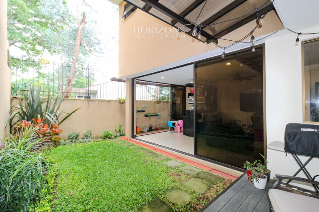 Se Vende Casa En Condominio Colonia Del Roble En Guayabos Curridabat 3 Habitaciones Y Patio Nja1167