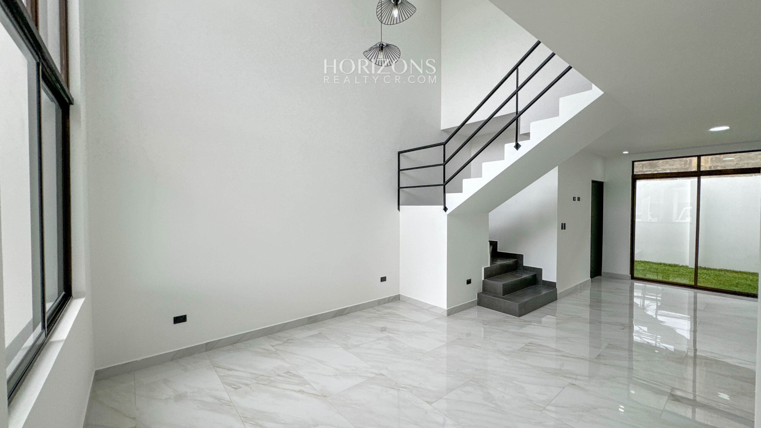Estrene Casa con 5 Habitaciones 1 En Primer Nivel Condominio Distrito San Juan nja1170