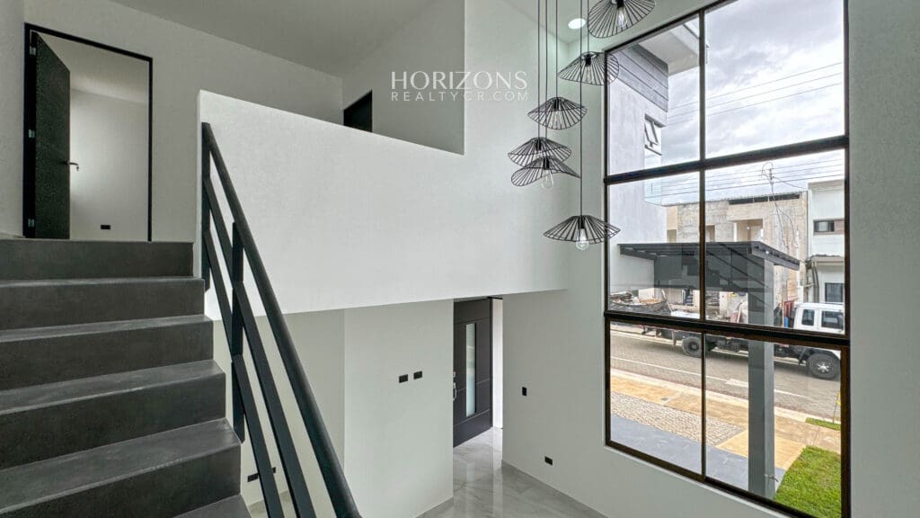 Estrene Casa con 5 Habitaciones 1 En Primer Nivel Condominio Distrito San Juan nja1170