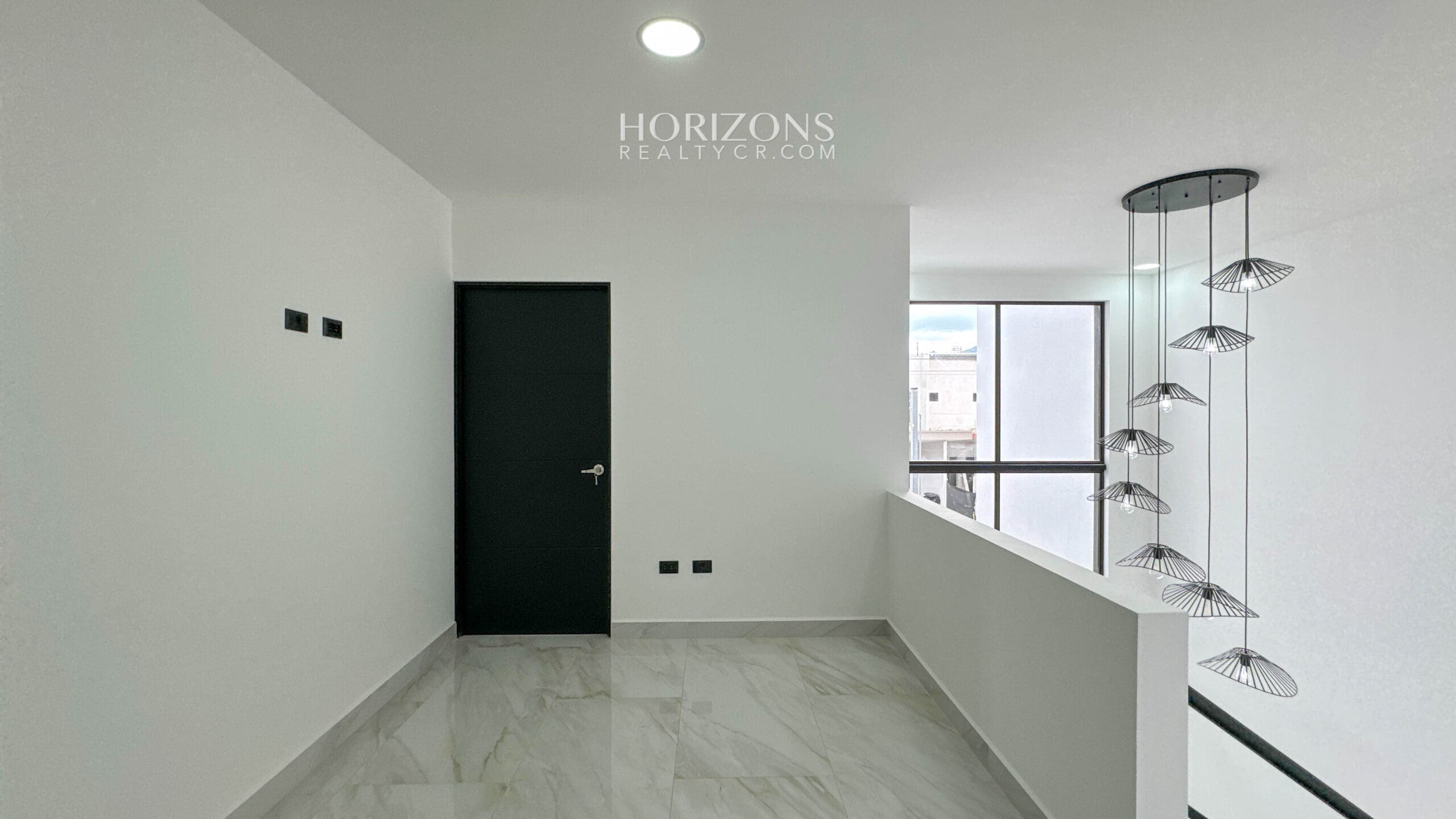 Estrene Casa con 5 Habitaciones 1 En Primer Nivel Condominio Distrito San Juan nja1170