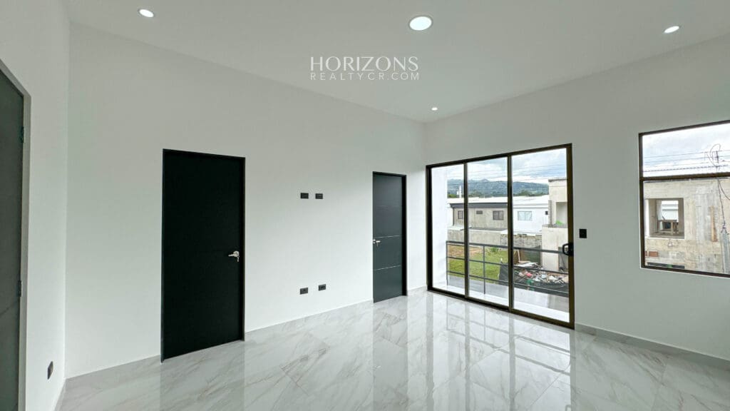Estrene Casa con 5 Habitaciones 1 En Primer Nivel Condominio Distrito San Juan nja1170