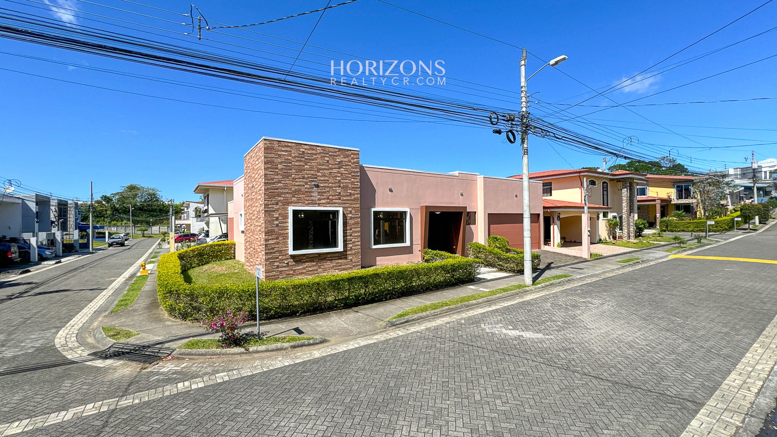 Casa moderna de 1 planta en Lomas de Montes de Oca en Venta 3 Habitaciones lote de 306m2  nja1172