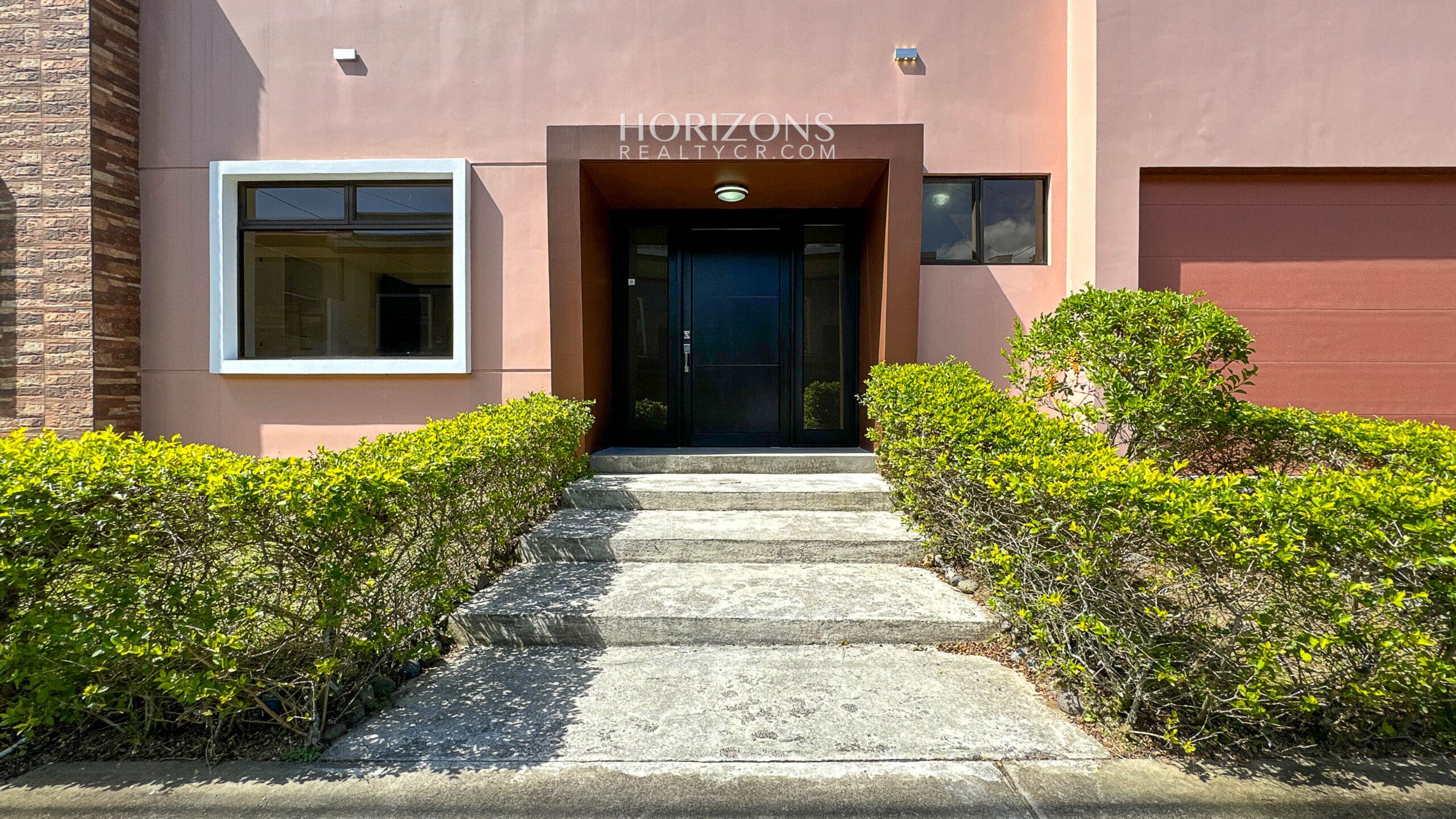 Casa moderna de 1 planta en Lomas de Montes de Oca en Venta 3 Habitaciones lote de 306m2  nja1172