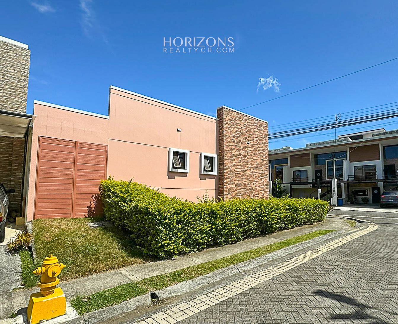 Casa moderna de 1 planta en Lomas de Montes de Oca en Venta 3 Habitaciones lote de 306m2  nja1172