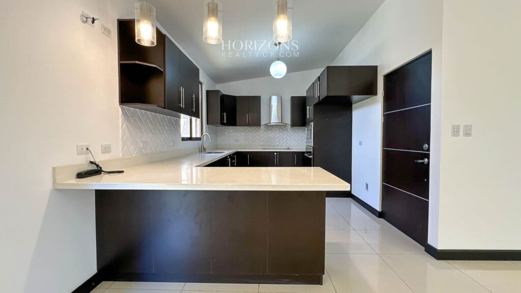 Casa moderna de 1 planta en Lomas de Montes de Oca en Venta 3 Habitaciones lote de 306m2  nja1172