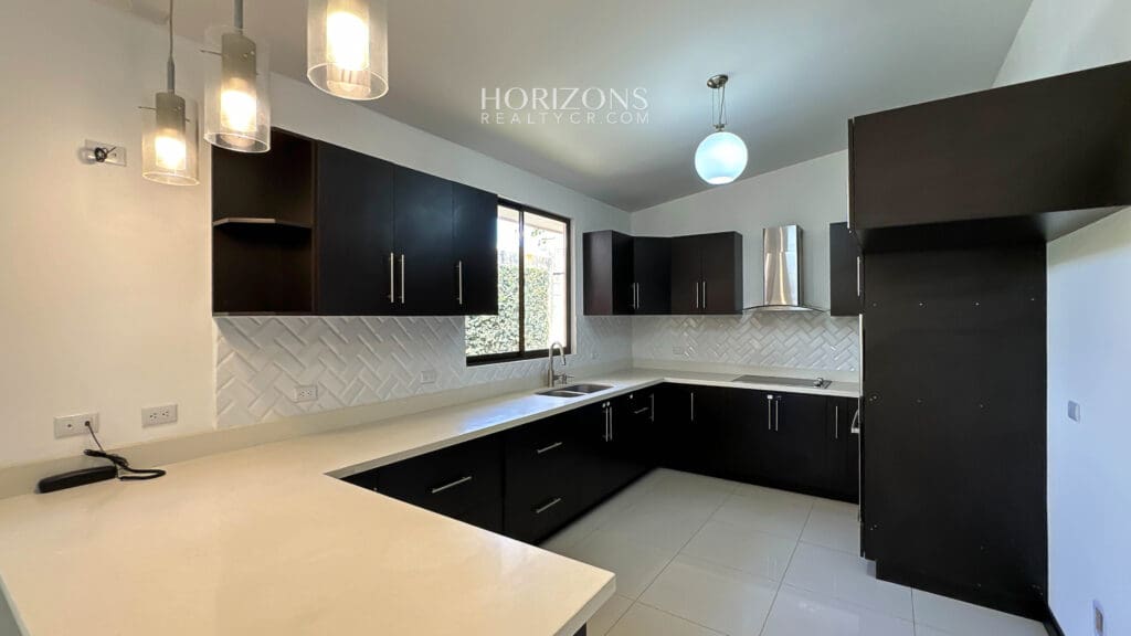 Casa moderna de 1 planta en Lomas de Montes de Oca en Venta 3 Habitaciones lote de 306m2  nja1172
