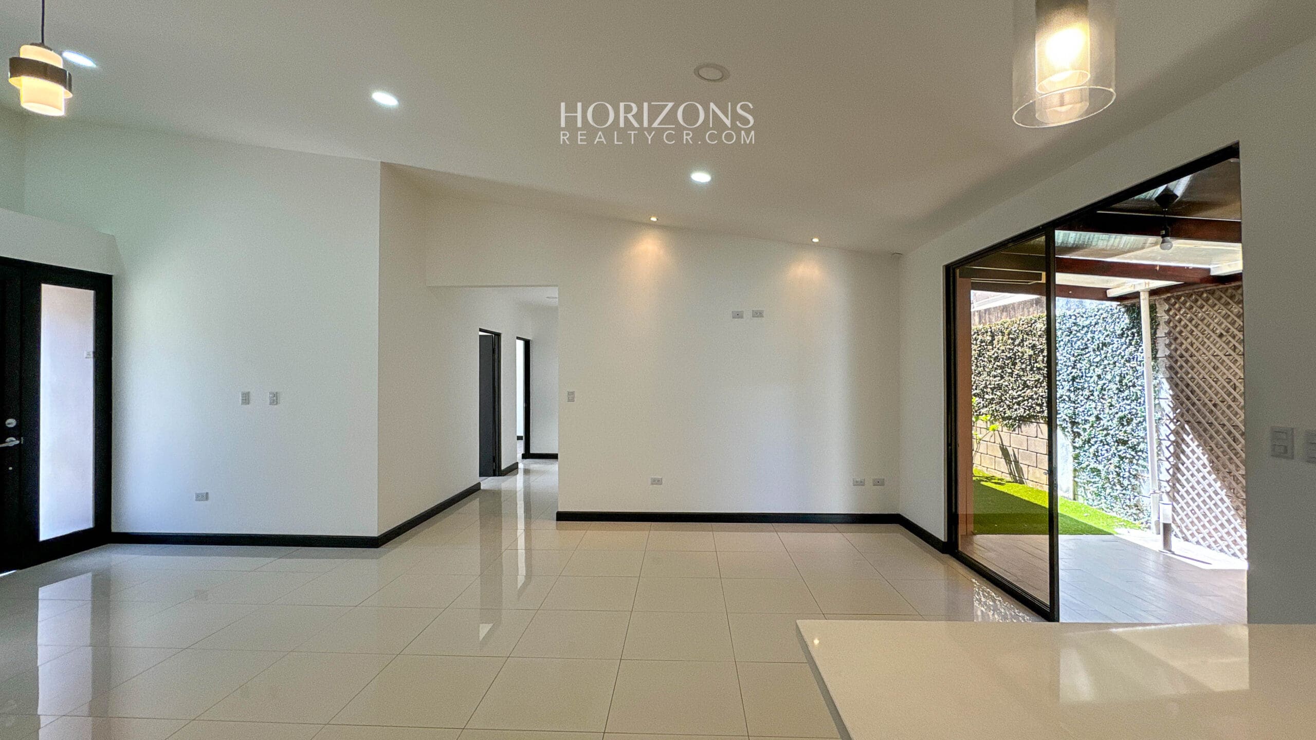 Casa moderna de 1 planta en Lomas de Montes de Oca en Venta 3 Habitaciones lote de 306m2  nja1172