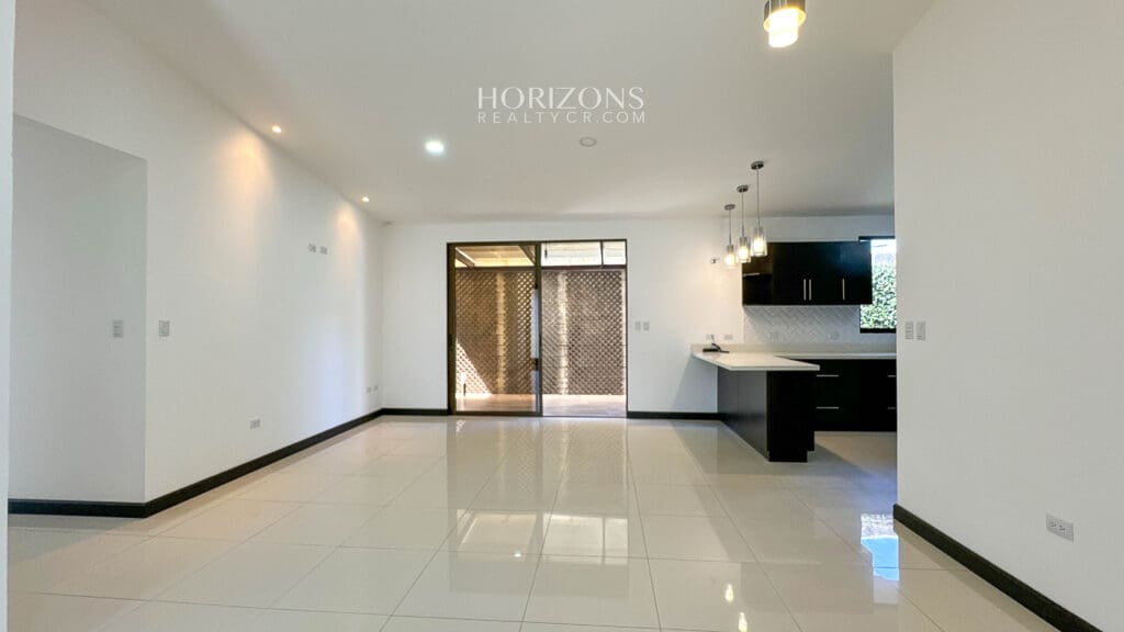 Casa moderna de 1 planta en Lomas de Montes de Oca en Venta 3 Habitaciones lote de 306m2  nja1172