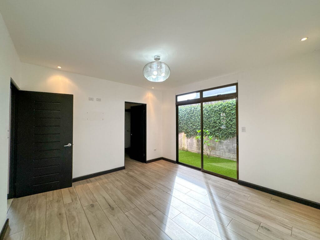 Casa moderna de 1 planta en Lomas de Montes de Oca en Venta 3 Habitaciones lote de 306m2  nja1172