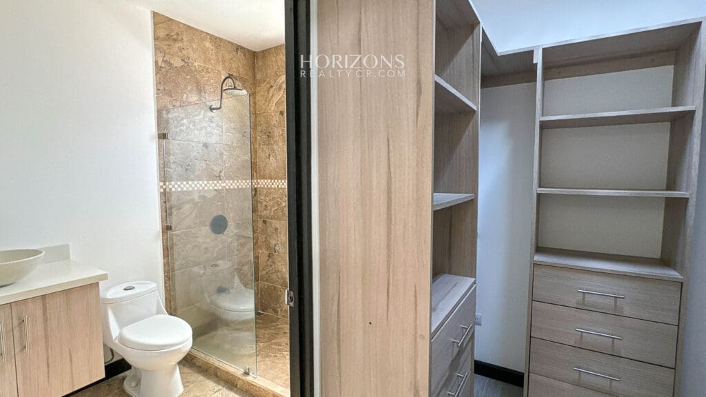 Casa moderna de 1 planta en Lomas de Montes de Oca en Venta 3 Habitaciones lote de 306m2  nja1172