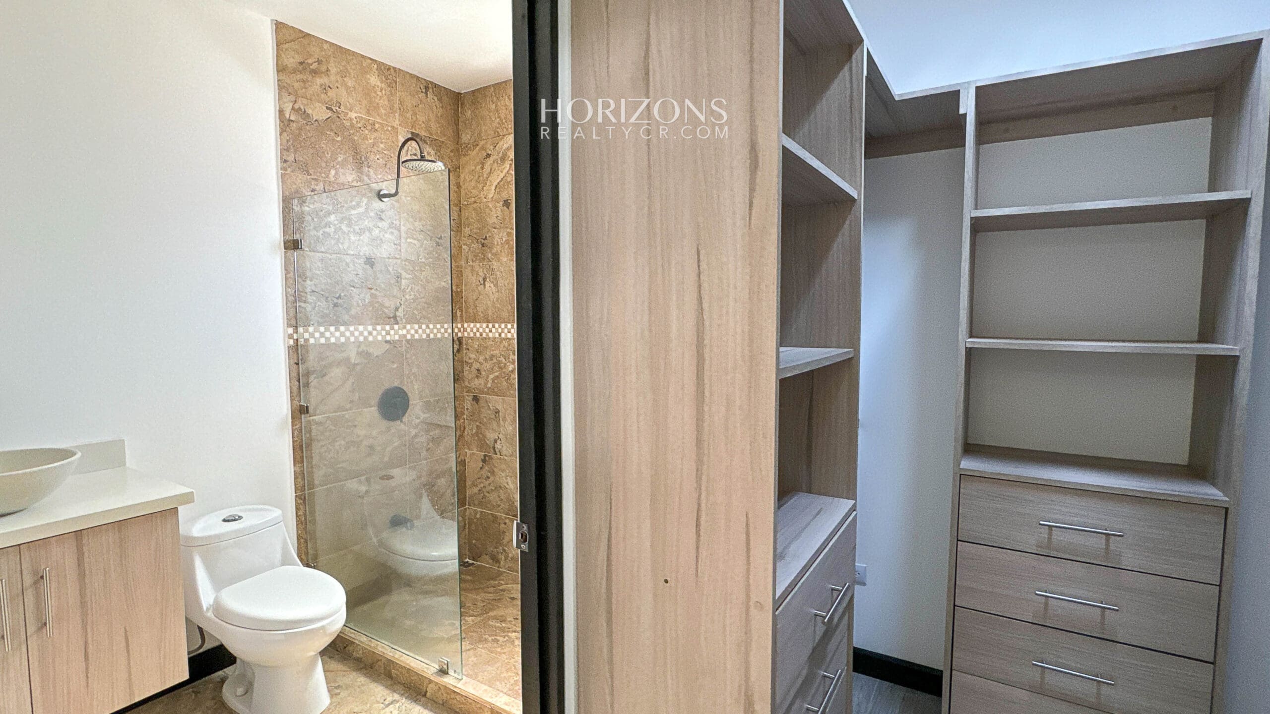 Casa moderna de 1 planta en Lomas de Montes de Oca en Venta 3 Habitaciones lote de 306m2  nja1172