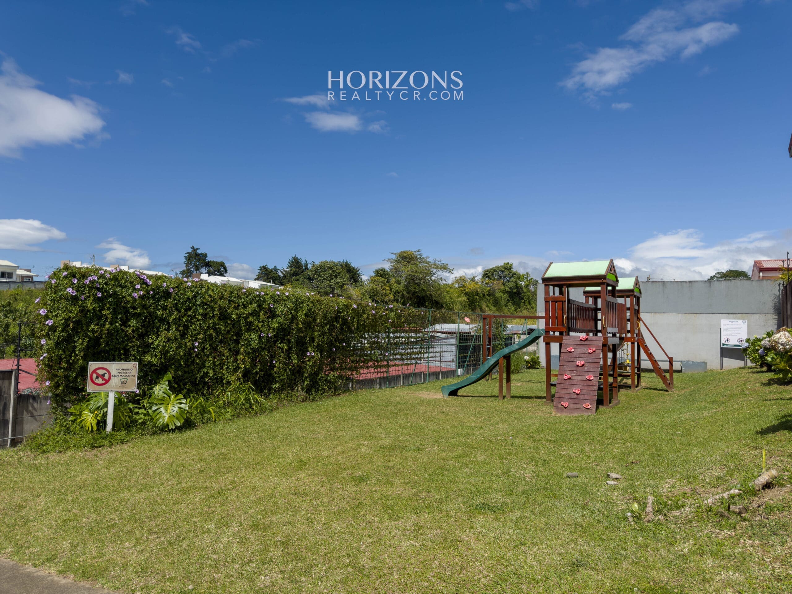 Casa moderna de 1 planta en Lomas de Montes de Oca en Venta 3 Habitaciones lote de 306m2  nja1172