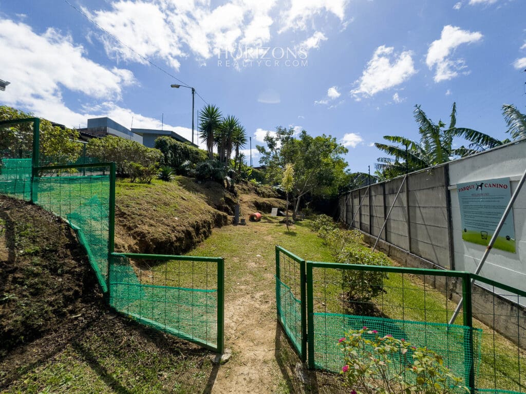 Casa moderna de 1 planta en Lomas de Montes de Oca en Venta 3 Habitaciones lote de 306m2  nja1172