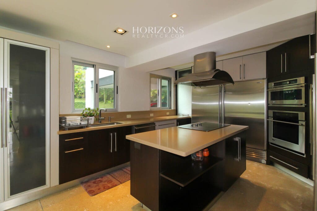 Casa Contemporánea en Eco Residencial Villa Real Elegancia y Lujo en Armonía con la Naturaleza nja1173